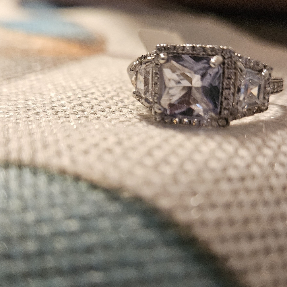 Charmed Aroma Elegant Silver-Toned Women's Ring SZ 8